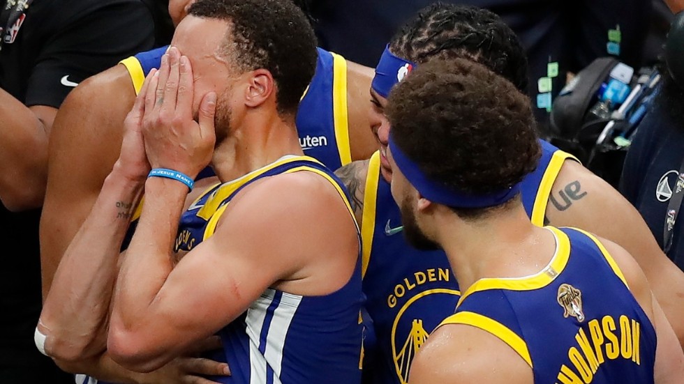 Stephen Curry var känslosam efter att Golden State säkrat NBA-titeln.