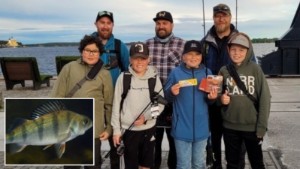 Luleborren lockade få aborrar men 30 lyckliga fiskare • Streetfisketävling i Luleå