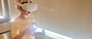 VR-värld och lasersvärd på biblioteket: "Dinosaurierna bara springer runt"
