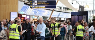 Flygplatsanställda manas åter bära munskydd