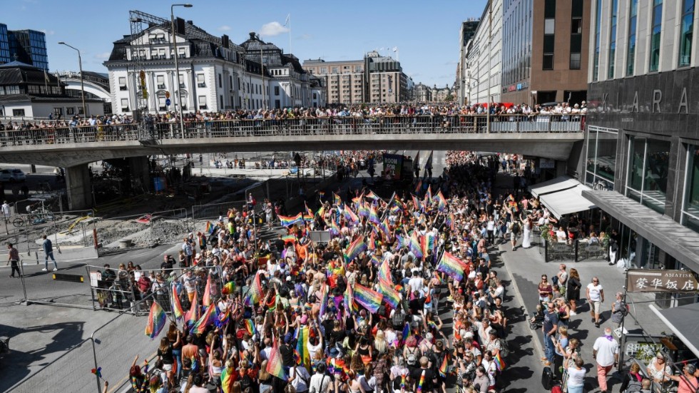 Lördagens prideparad i Stockholm startar vid stadshuset och går genom staden med mål vid Östermalms IP. Bilden togs under tåget 2019.