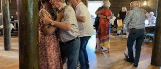 Dansglada seniorer på logdans: ”Det här kan vi väl göra om”