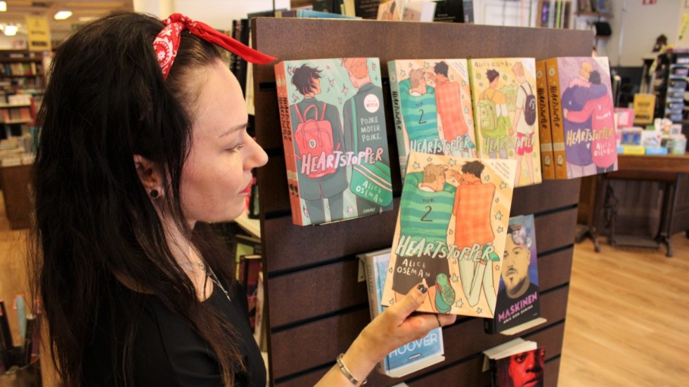 Den nya bokserien Heartstopper som även finns som tv-serie säljer bra i butiken, många unga kommer in och frågar om titlarna.
