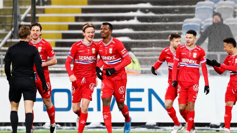 Göteborgs Bernardo Vilar firar sitt första mål för säsongen – och segermålet mot Norrköping.