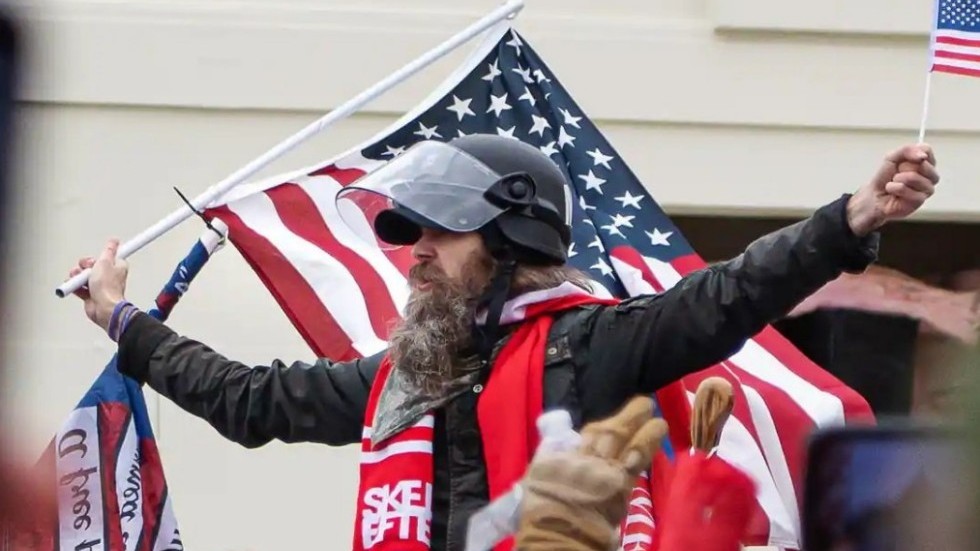 Paul Belosic participated in the storming of the Capitol wearing a Skellefteå scarf.