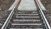 Järnvägen är i dåligt skick – plankorsning stängs på Pitebanan