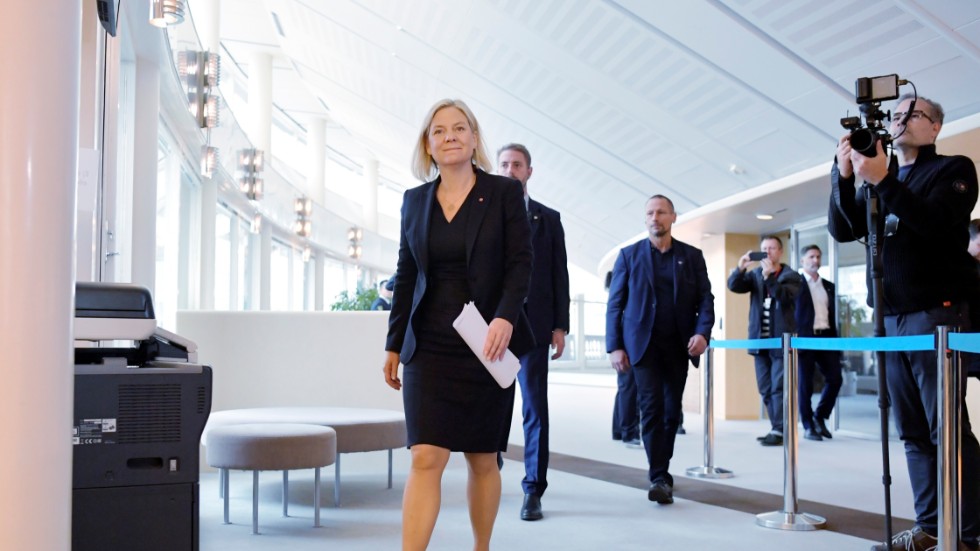 Magdalena Andersson på väg till pressträff i riksdagen i tisdags efter att talmannen gett S-ledaren mer tid för sonderingarna om en ny regering – fram till den 22 november.