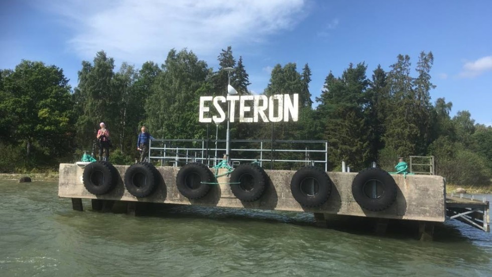 Polisen kunde exempelvis ge demonstrationstillstånd på Esterön i Bråviken istället för i en redan utsatt stadsdel, föreslår signaturen Upprörd och förbannad.