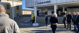 TV: Här hissas Ukrainas flagga utanför stadshuset i Nyköping