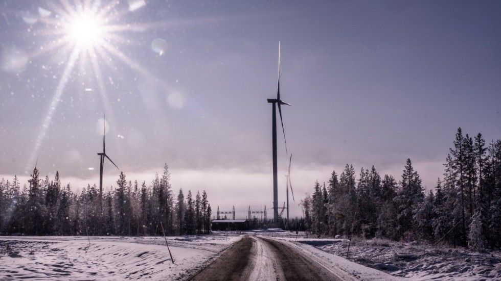 
"Både i Vimmerby och Hultsfreds kommuner har fullmäktige nu tagit beslut om att tillfälligt stoppa ytterligare utbyggnad av vindkraft. Detta betyder dock tyvärr inget för framtiden", befarar SD-debattörerna.