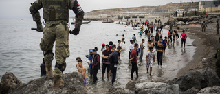 Sánchez i Ceuta för att hejda migrantström