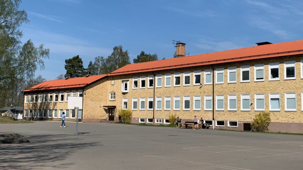 Årskurs 1 och 3 vid Emådalskolan i Mörlunda har distansundervisning. Avsikten är att kunna öppna för närundervisning för alla elever igen på måndag.