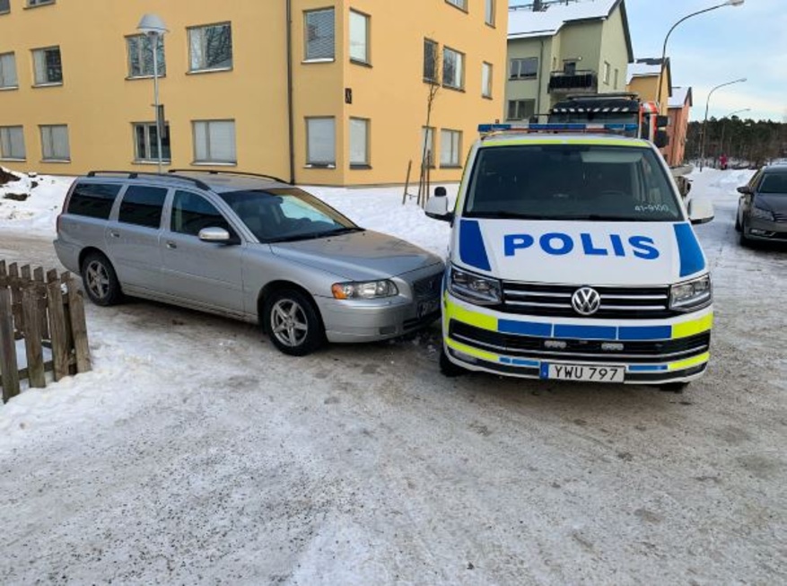 Körde på polisbil u2013 åtalas för grov olovlig körning u2013 Ekuriren