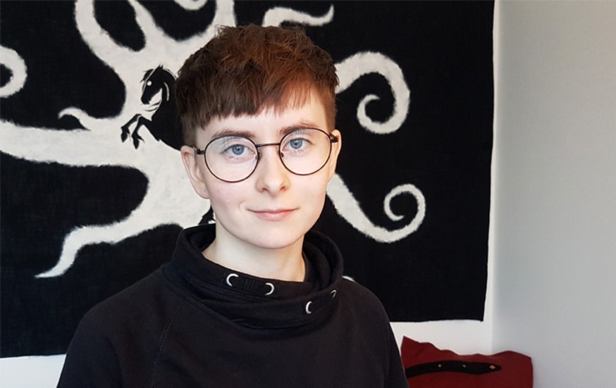 Ullias Berglund blev 2020 års Unga berättare med "Rosa sjöodjur och ett pissgult kuvert".