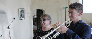 Toner från en trumpet fyllde kyrkan