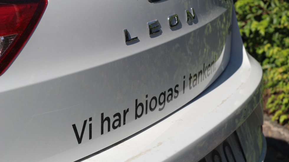 I Östergötland finns cirka 1800 biogasbilar idag enligt debattören. De kan nu komma att stoppas som miljöbilar. 
