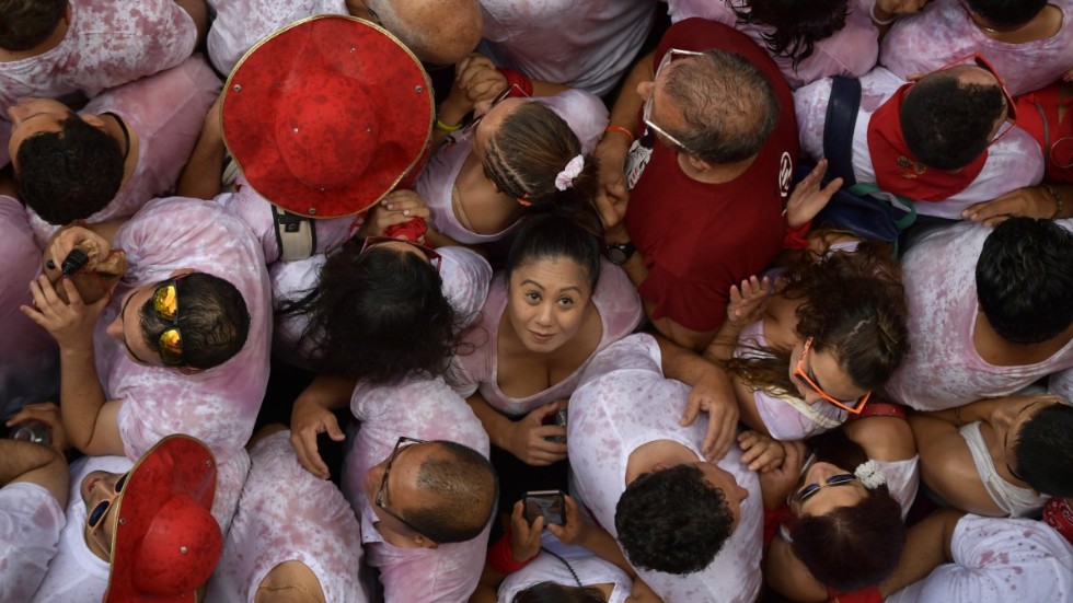 Deltagare under öppningsdagen av den berömda San Fermín-festivalen 2018.