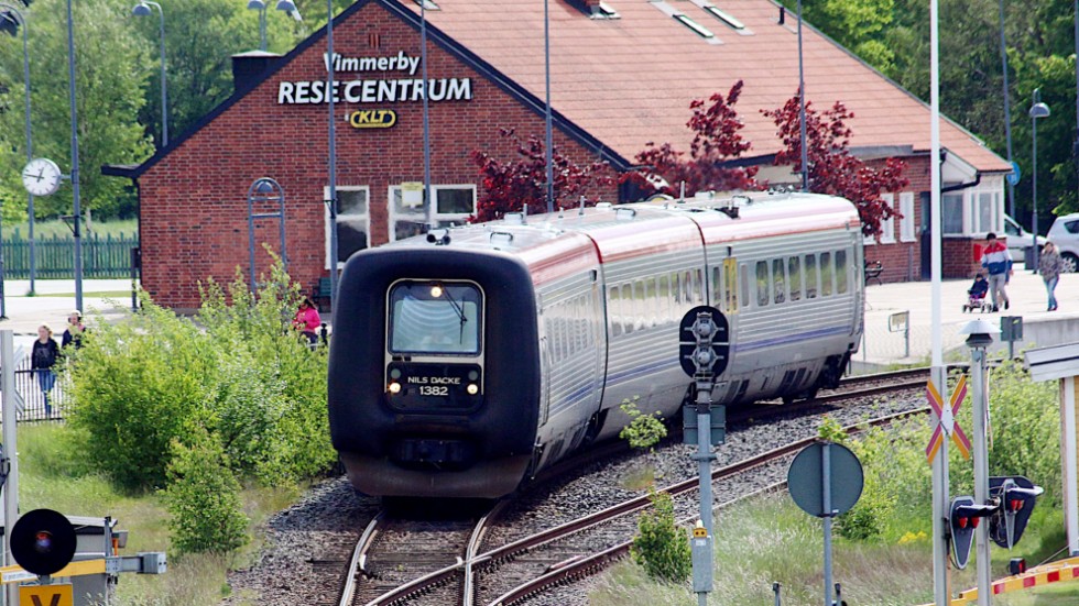 Tågen från Kalmar län skulle enligt Trafikverkets förslag inte gå ända fram till den nya centralstationen i Linköping. 