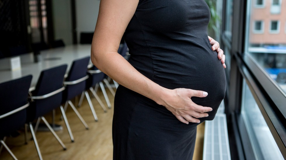 En gravid kvinna har anmält sin tidigare arbetsgivare. Arkivbild.