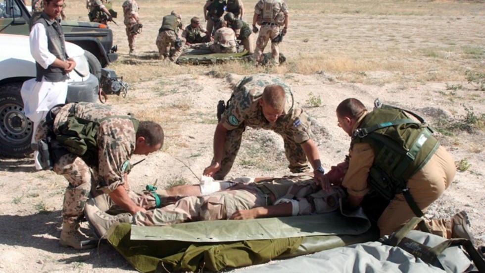 Finländska och norska soldater under en övning i Maimana i Afghanistan 2006.