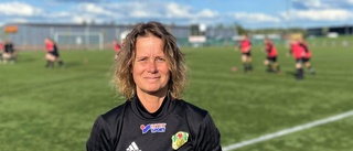 Karin brinner för fotbollen: "Det är otroligt roligt"