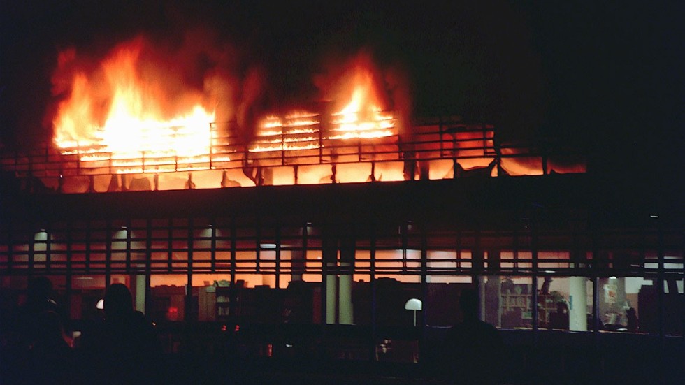 Det har hunnit gå 25 år sedan biblioteksbranden i Linköping.