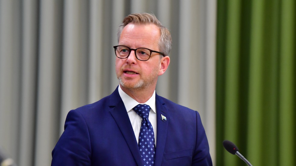 Oppositionen i riksdagen vill skynda på Inrikesminister Mikael Damberg (S) i frågan om hemlig avlyssning. Arkivbild.