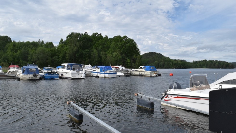 Att det finns ställplatser vid båtklubbar tycker Helena Hellstén på Länsförsäkringar är bra. Tjuvarna vågar sig inte fram när folk finns i närheten. 