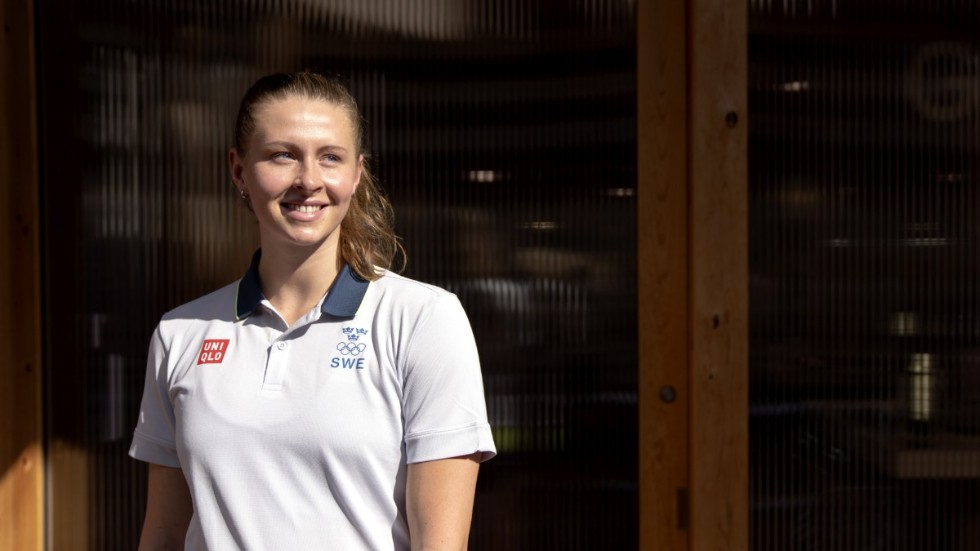 Sophie Hansson under en pressträff i OS-byn i Tokyo.