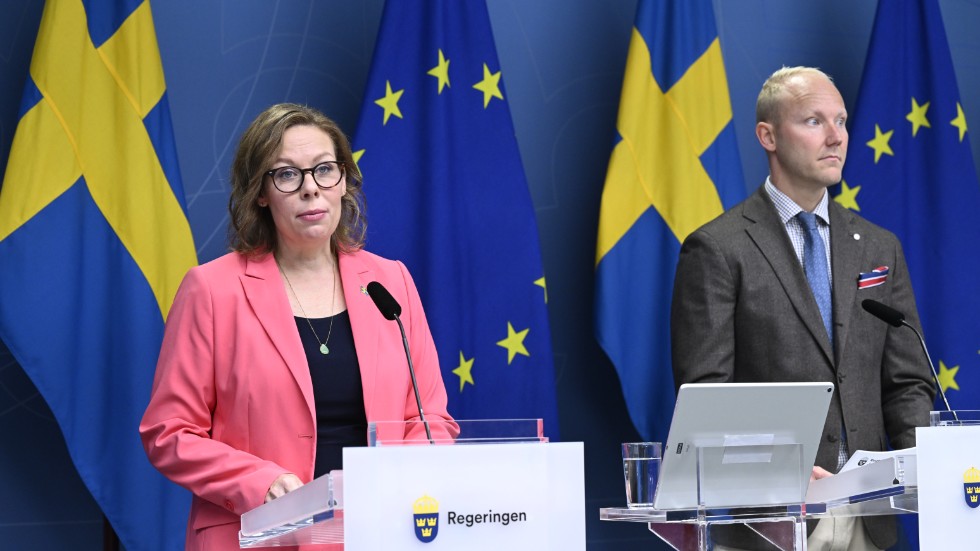 Pressträff med Tidöpartierna där migrationsminister Maria Malmer Stenergard (M) tillsammans med Ludvig Aspling (SD) presenterar flera åtgärder för att stärka återvändandearbetet.