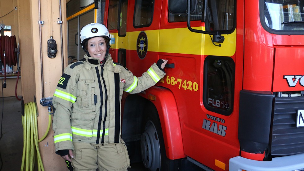 Magdalena Ärleskog blir ny brandman vid stationen i Virserum. Nu väntar hon på att få börja utbildningen.