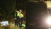 TV: Kassar bärs in i bil – här arbetar polisen under insatsen 