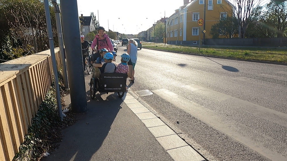 Fotgängare och cyklister får trängas medan bilismen har gott om utrymme i Norrköping, anser Josef Klint, Cykelfrämjandet.