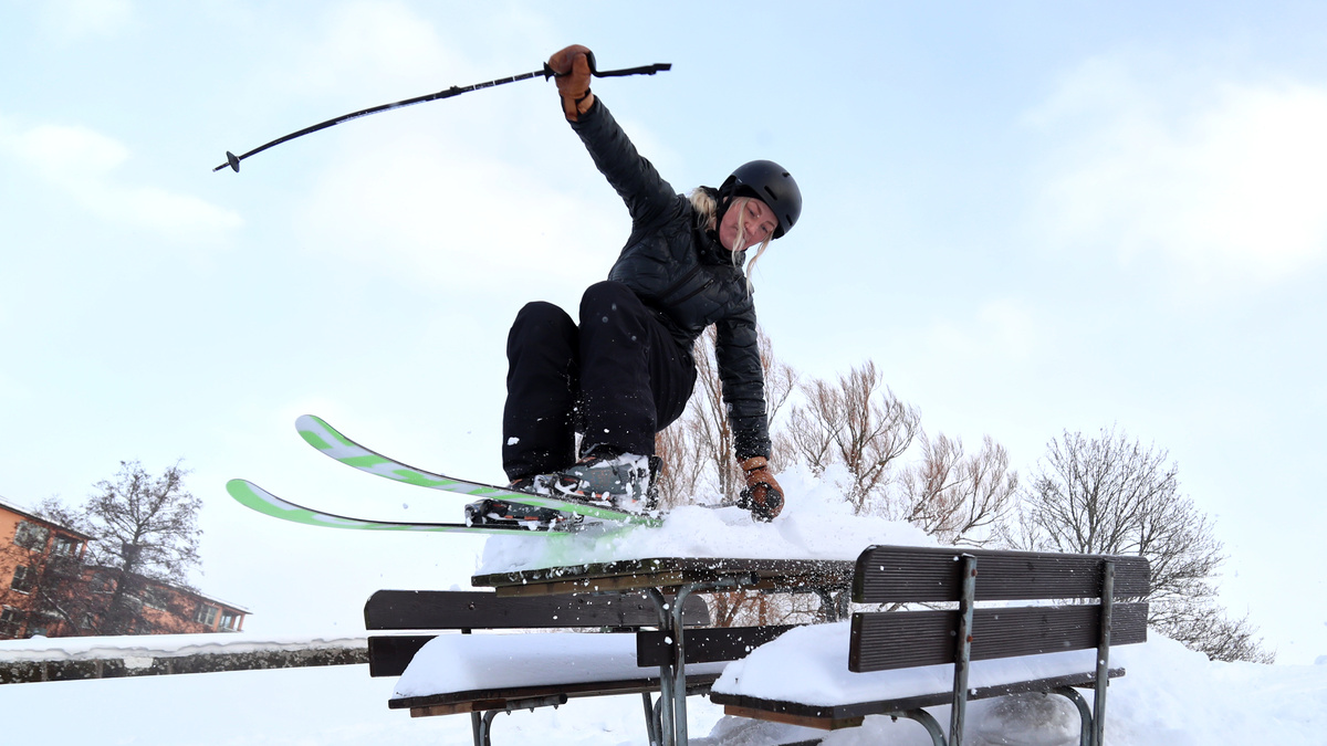Galna idén åker skidor utför vid Tannefors slussar