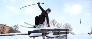 Galna idén – åker skidor utför vid Tannefors slussar