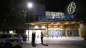 Misstänkt mordförsök – 17-åring knivskuren
