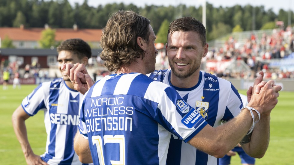 Marcus Berg (till höger) blev matchhjälte för Göteborg med sitt 2–1-mål.