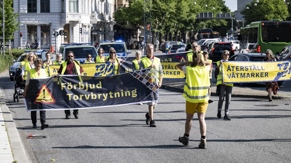 Samhällts hat mot klimataktivister eskalerar, skriver Mats Sederholm.