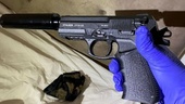 Kvinna hade pistoler bland lakanen – döms till fängelse