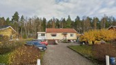 74-åring ny ägare till fastigheten på Salvägen 12 i Skiftinge, Eskilstuna - 2 650 000 kronor blev priset