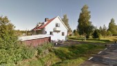 208 kvadratmeter stor villa i Adak såld för 100 000 kronor