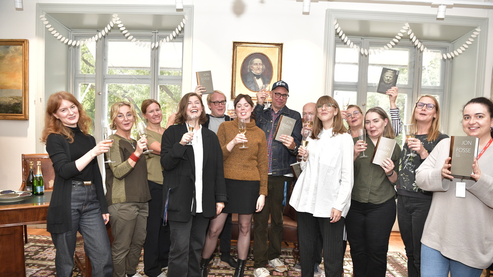 Albert Bonniers förlag firar att den norske författaren Jon Fosse tilldelas årets Nobelpris i litteratur.