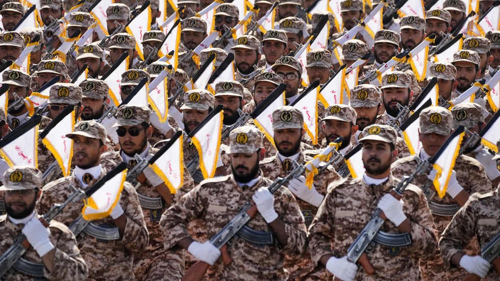 Soldater tillhörande Irans revolutionsgarde vid en årlig militärparad. Arkivbild.