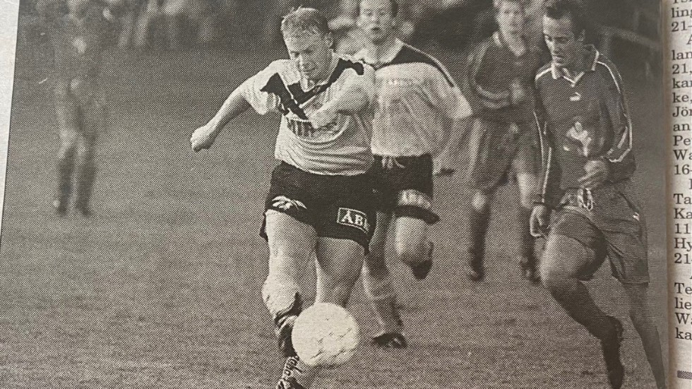 Jerker Gustafsson var spelande tränare för Vimmerby IF och gjorde två av målen när klubben mötte Djursdala senast, 1998.