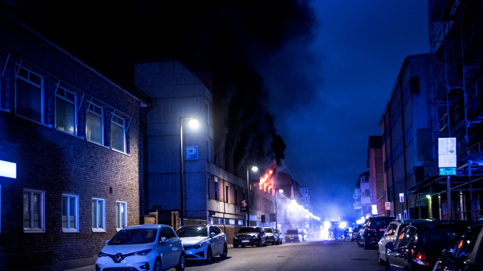 En av bränderna, i ett parkeringshus, ledde till kraftig rökutveckling.