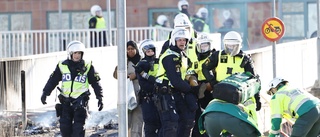 Trängda poliser skottskadade tre i Norrköping