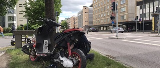 Mopedkrasch föregicks av vansinnesfärd genom city: "Nära att köra på flera vid Gränden"