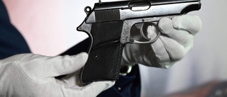 Connerys Bond-pistol under klubban