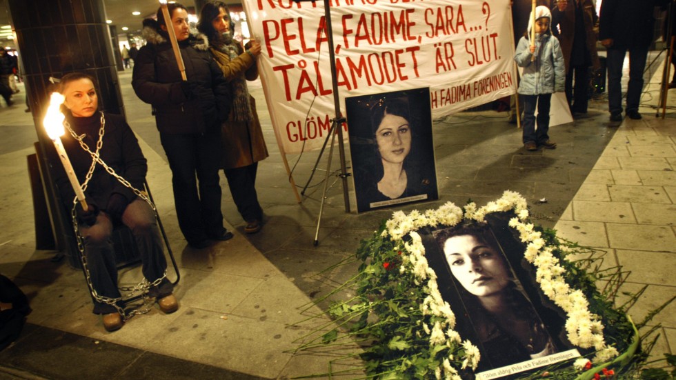 Fadime Şahindal är en av alla som fallit offer för familjeklaners hedersvåld i Sverige. Hon mördades 2002 av sin far. Alla de som kommer till Sverige för att de vill leva som svenskar har ett starkt stöd bland medborgarna. Staten är mer vacklande.