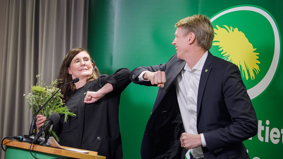 Miljöpartiet, med språkrören Märta Stenevi och Per Bolund i spetsen, har fått en oproportionerligt stor makt, menar skribenten. 